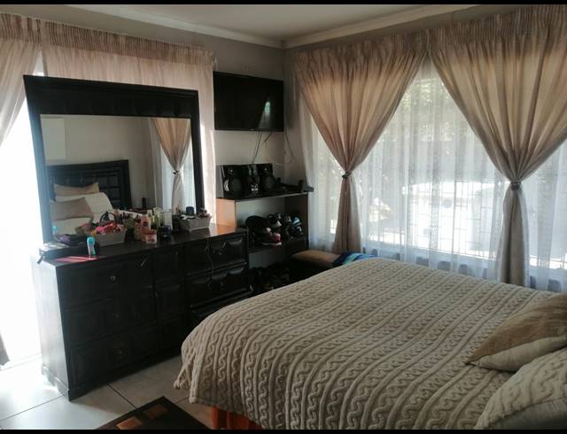 3 BEDROOM HOUSE FOR SALE IN VANDERBIJLPARK CE 5